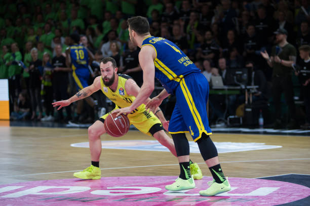 却与球员薪 却与球员薪